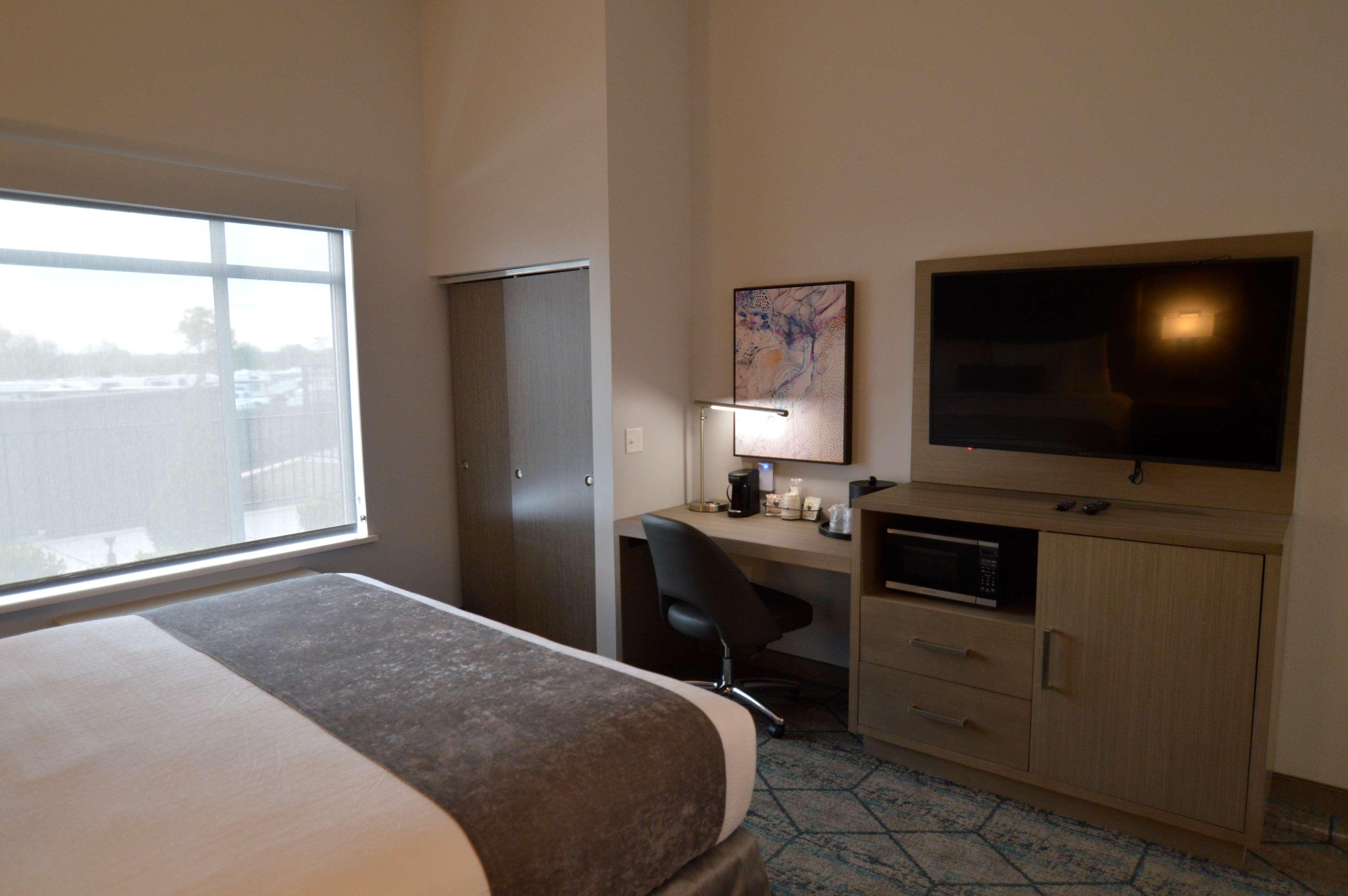 Best Western Plus Executive Residency Oklahoma City I-35 Екстериор снимка